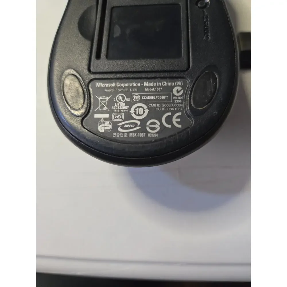 Microsoft Wireless Optical Mouse‎ 2000 Model 1067